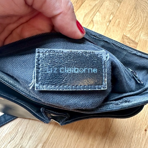 Vintage Liz Claiborne Black Leather crossbody Bag - Picture 4 of 10